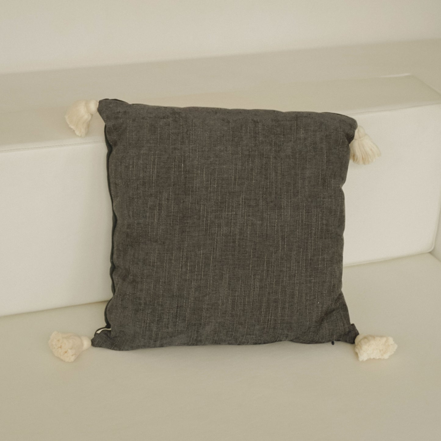 Cojín Cielo Con Borlas - Gris